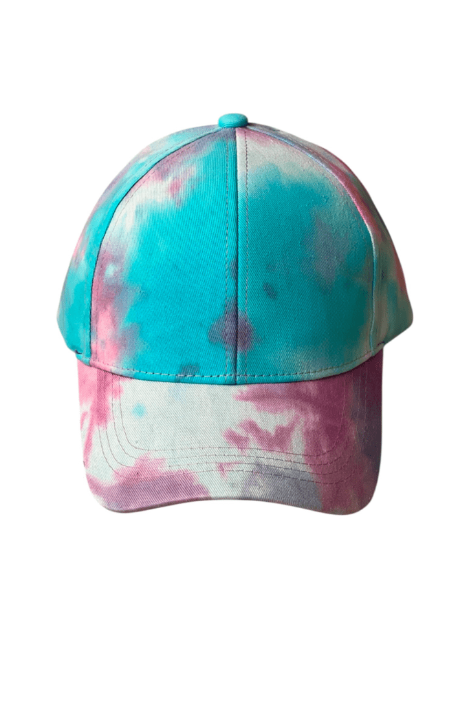 Gorra de 6 paneles de acabado efecto tie dye. Fabricada en algodón, con cierre ajustable de hebilla.