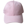 Gorra rosa de 6 paneles básica. Fabricada en algodón,  con cierre ajustable de hebilla y orificios de ventilación bordados.